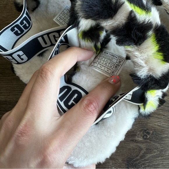 New Fur leopard UGG sandals - Picture 2 of 4